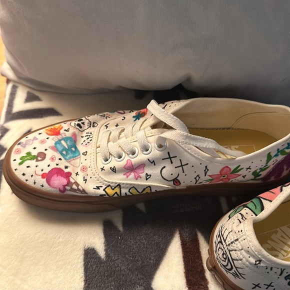 Custom Vans. Hand painted with different artwork - Picture 2 of 7